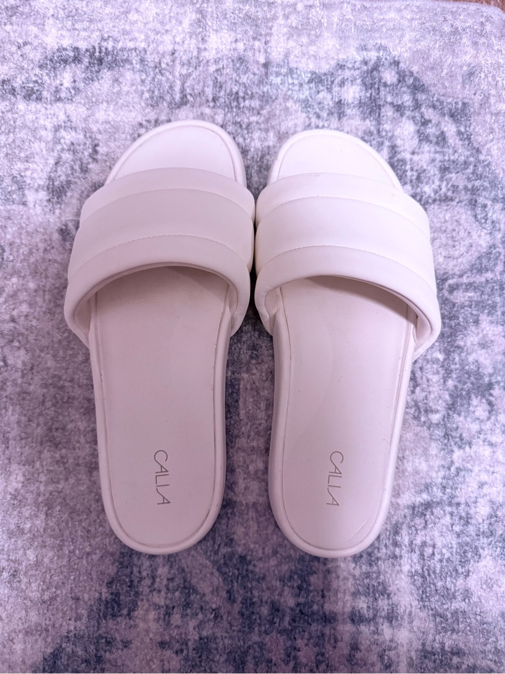 CALIA cloud slides in white